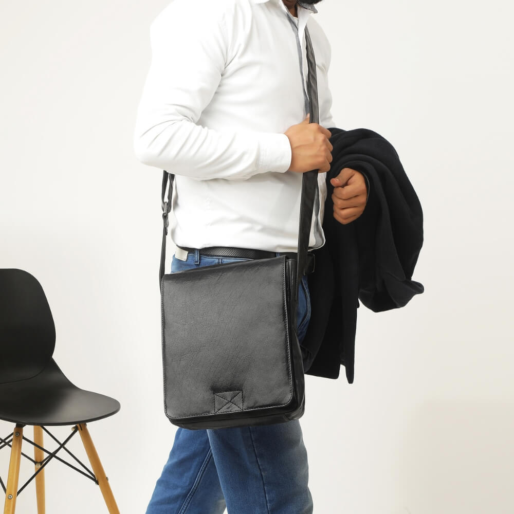 Essential Messenger Bag