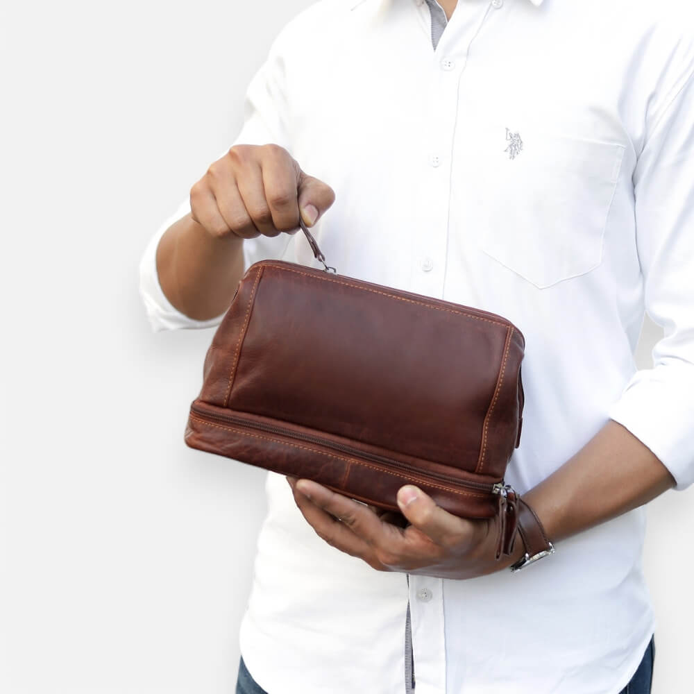 Essential Washbag - genuine leather toiletry bag