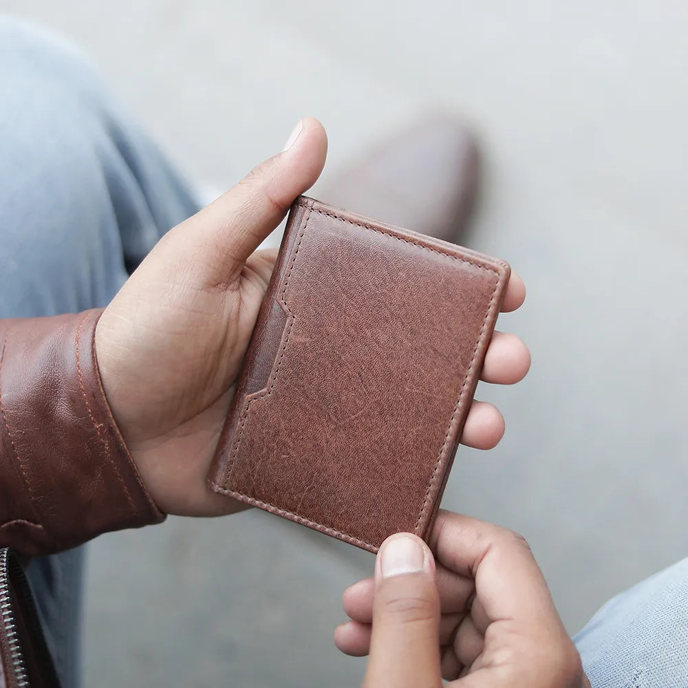 Leather Credit Cardholder – Diego Alperto Brown 01