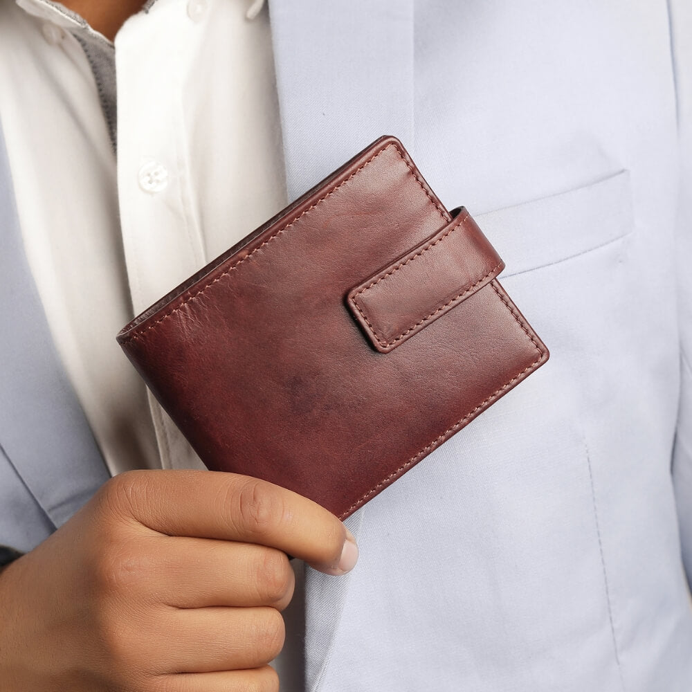 Trifold Leather Wallet - RFID-protected leather trifold wallet